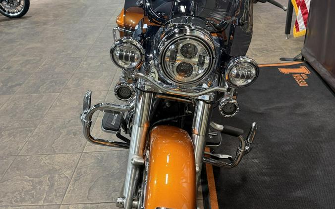 2014 Harley-Davidson® Road King® WHSKY/B SILVER W/ PINSTRIPE