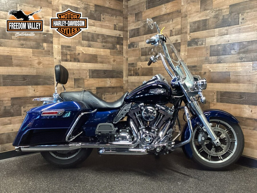 2014 Harley-Davidson® Road King® Big Blue Pearl/Vivid Black