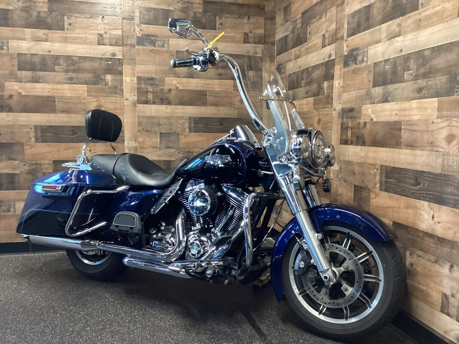 2014 Harley-Davidson® Road King® Big Blue Pearl/Vivid Black