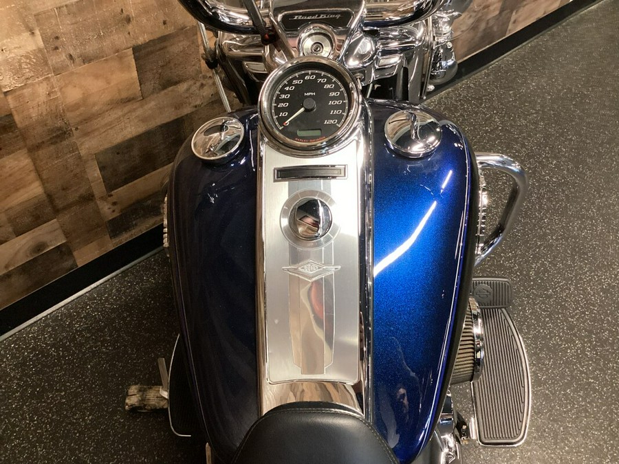 2014 Harley-Davidson® Road King® Big Blue Pearl/Vivid Black