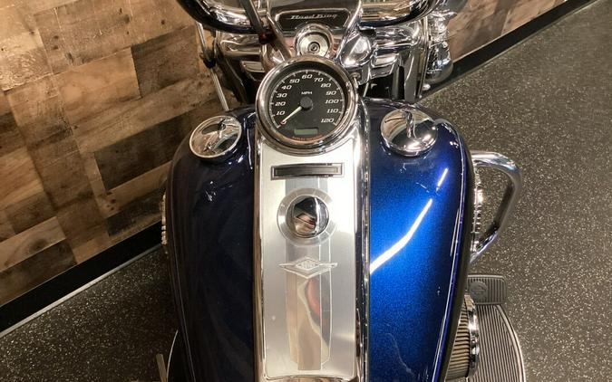 2014 Harley-Davidson® Road King® Big Blue Pearl/Vivid Black