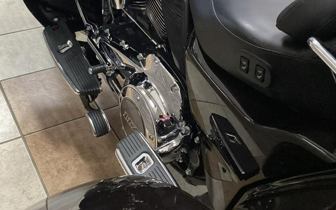 2020 Harley-Davidson® CVO™ Tri Glide® Black Stardust w/ Magnetic Gray & Wicked Red