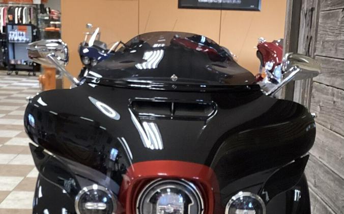 2020 Harley-Davidson® CVO™ Tri Glide® Black Stardust w/ Magnetic Gray & Wicked Red