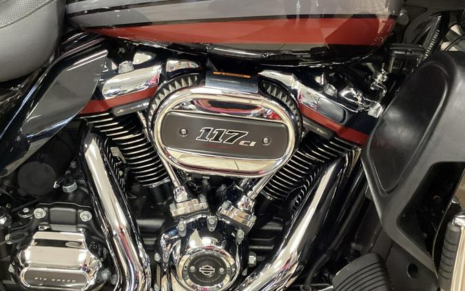 2020 Harley-Davidson® CVO™ Tri Glide® Black Stardust w/ Magnetic Gray & Wicked Red