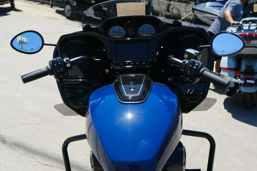 New 2025 INDIAN MOTORCYCLE CHALLENGER DARK HORSE WITH POWERBAND AUDIO PACKAGE