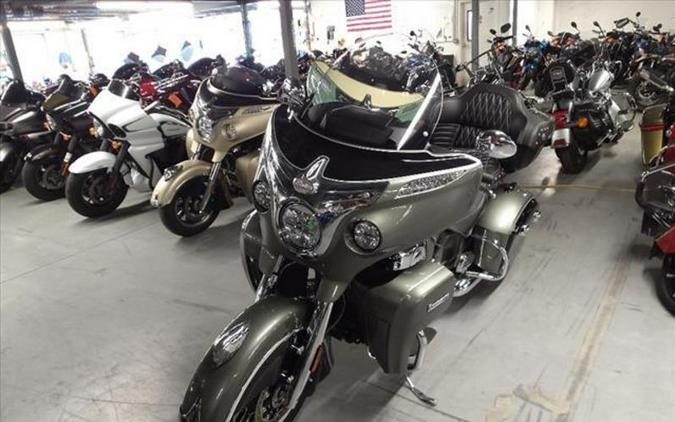 2021 Indian Motorcycle® Roadmaster® Thunder Black Pearl