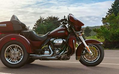 2019 Harley-Davidson® Tri Glide® Ultra TWISTED CHERRY W/PINSTRIPE