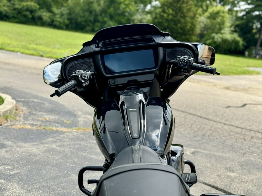 2024 Harley-Davidson Street Glide® Vivid Black - Black Finish