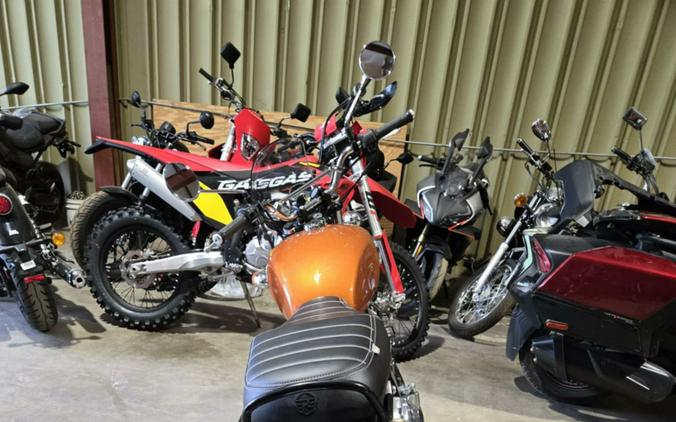 2022 Royal Enfield INT650