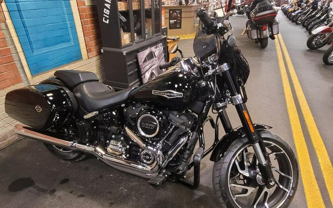 2018 Harley-Davidson Sport Glide - First Ride