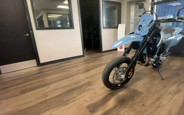 2025 Suzuki DR-Z4SMM5
