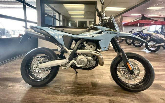 2025 Suzuki DR-Z4SMM5