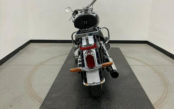 2019 Harley-Davidson Deluxe Midnight Blue/Barracuda Silver