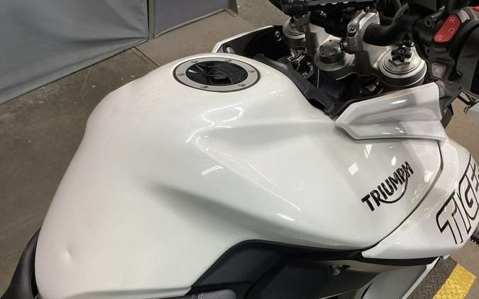 2018 Triumph Tiger 800 XRT Crystal White