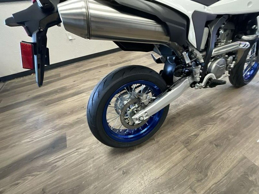 2025 Suzuki DR-Z4SMM5