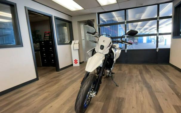 2025 Suzuki DR-Z4SMM5