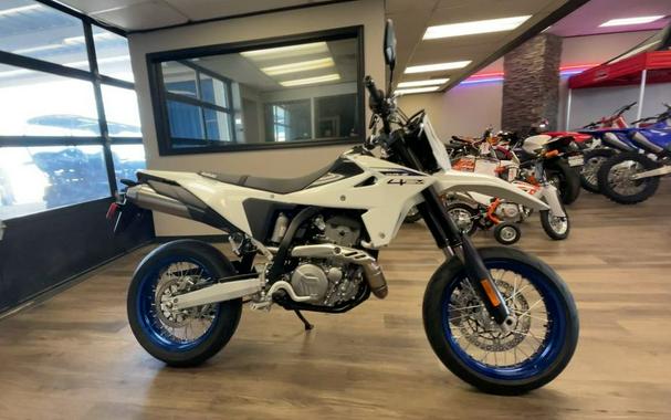 2025 Suzuki DR-Z4SMM5