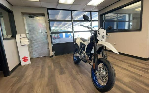 2025 Suzuki DR-Z4SMM5