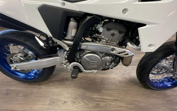 2025 Suzuki DR-Z4SMM5