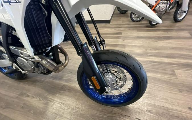 2025 Suzuki DR-Z4SMM5