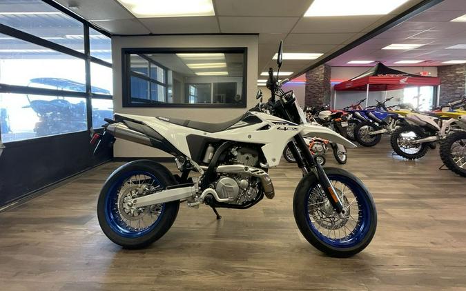 2025 Suzuki DR-Z4SMM5