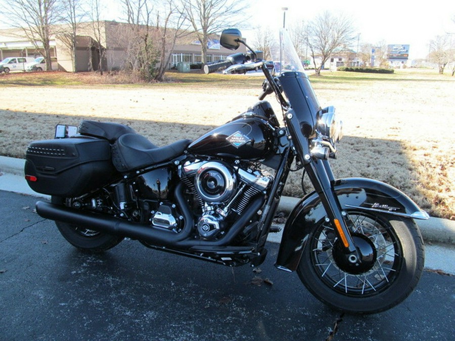 2025 Harley-Davidson Softail FLHC - Heritage Classic
