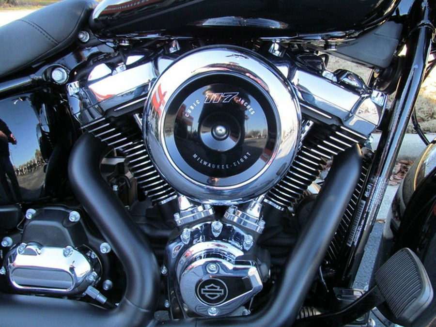 2025 Harley-Davidson Softail FLHC - Heritage Classic