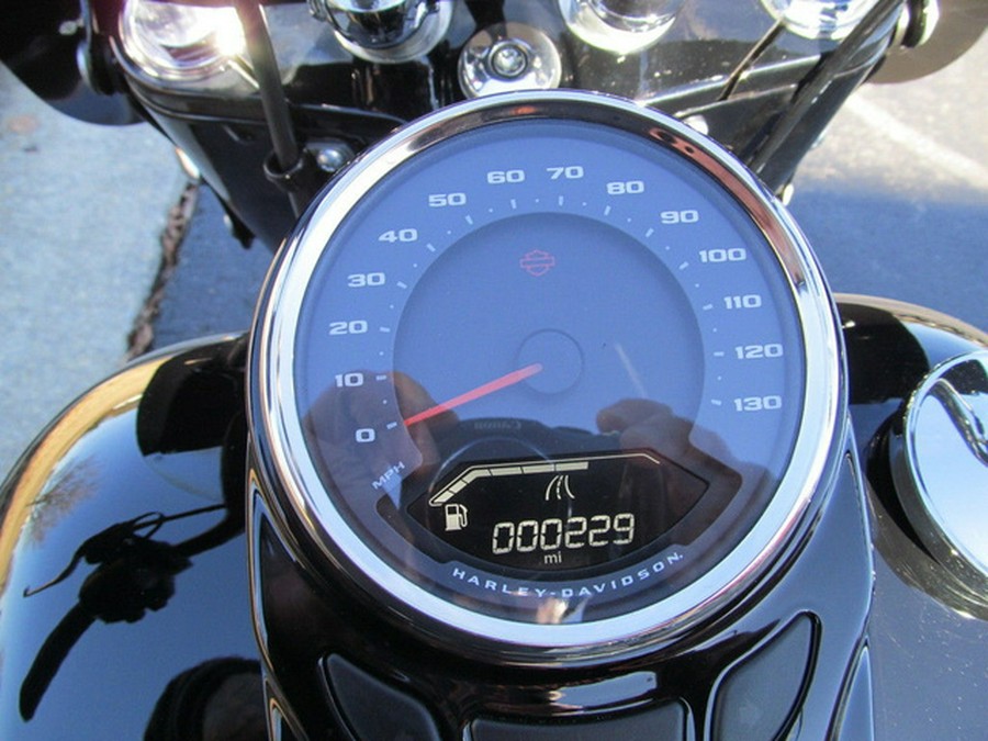 2025 Harley-Davidson Softail FLHC - Heritage Classic