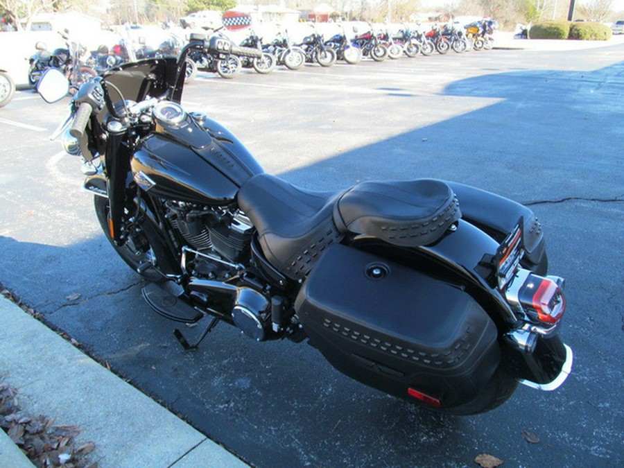 2025 Harley-Davidson Softail FLHC - Heritage Classic