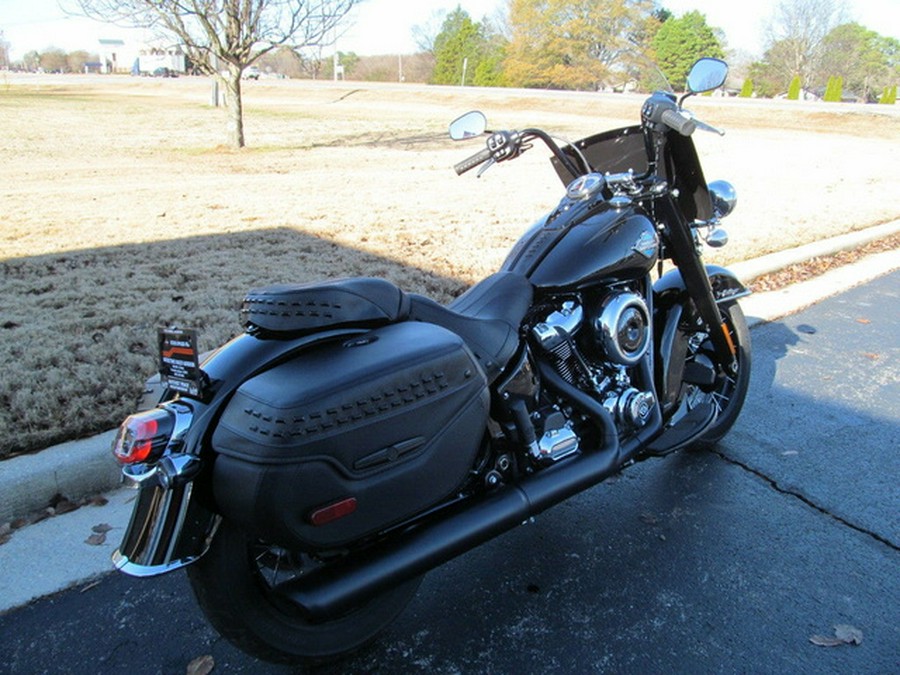 2025 Harley-Davidson Softail FLHC - Heritage Classic