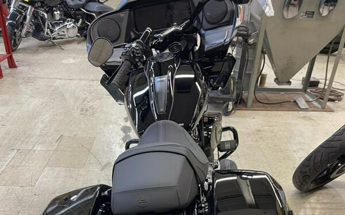 2024 Harley-Davidson Road Glide® Vivid Black - Black Finish