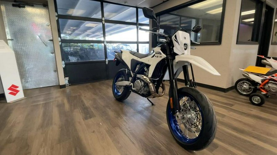 2025 Suzuki DR-Z4SMM5