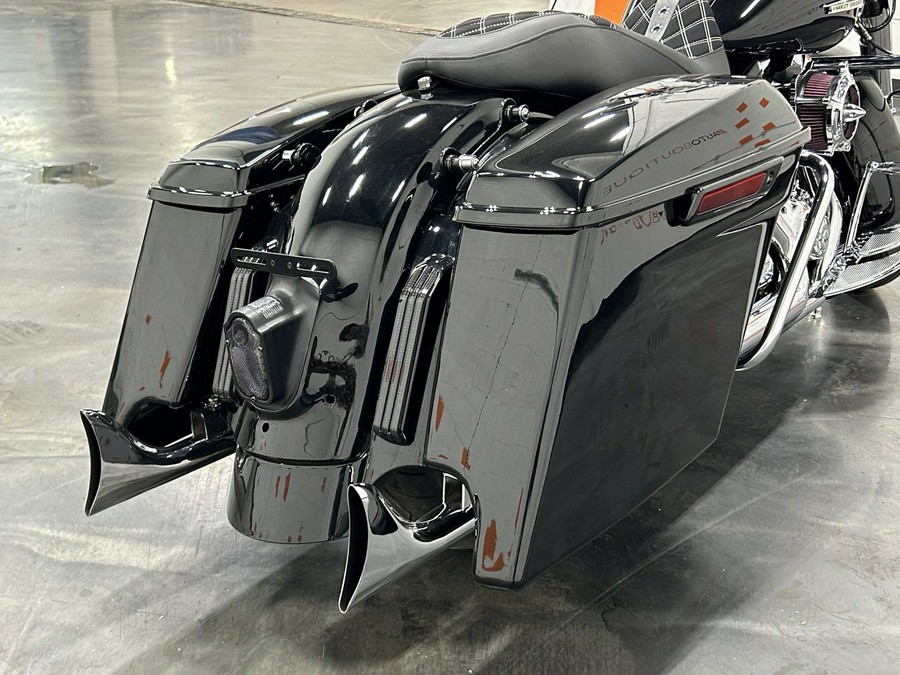 2014 HARLEY DAVIDSON ROAD KING