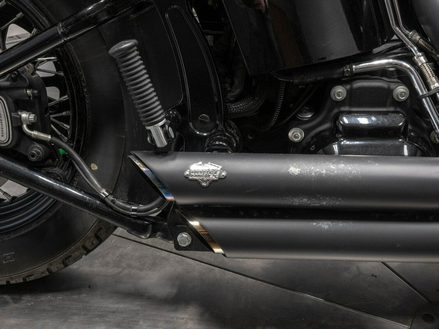 2016 Harley-Davidson FLSS Softail Slim S in Vivid Black