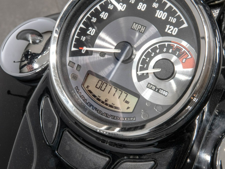 2016 Harley-Davidson FLSS Softail Slim S in Vivid Black