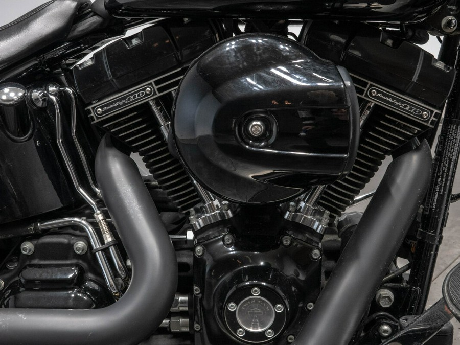 2016 Harley-Davidson FLSS Softail Slim S in Vivid Black