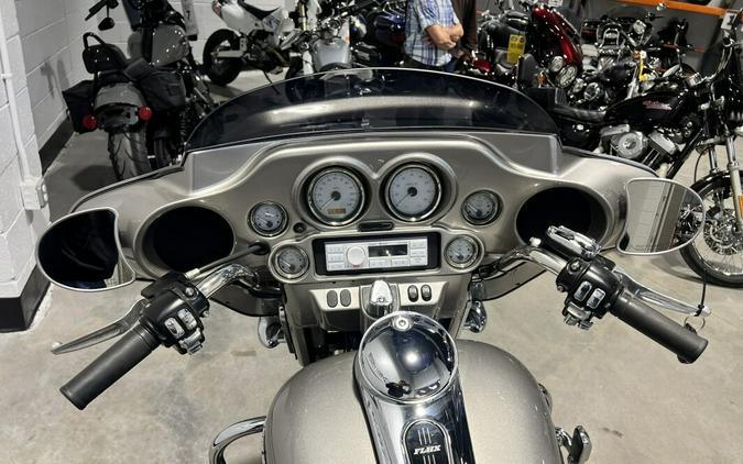 2009 Harley-Davidson® Street Glide® Pewter Pearl FLHX