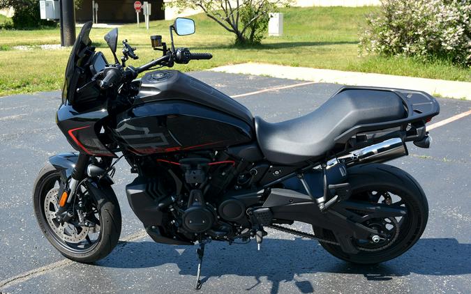 2025 Harley-Davidson® Pan America® 1250 ST Vivid Black