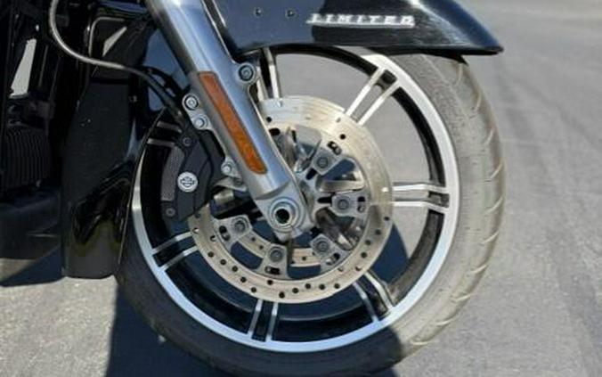 2023 Harley-Davidson Ultra Limited Vivid Black - Black Finish