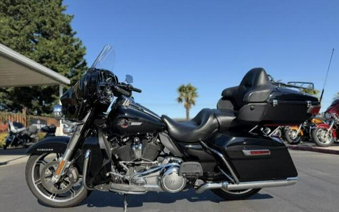 2023 Harley-Davidson Ultra Limited Vivid Black - Black Finish
