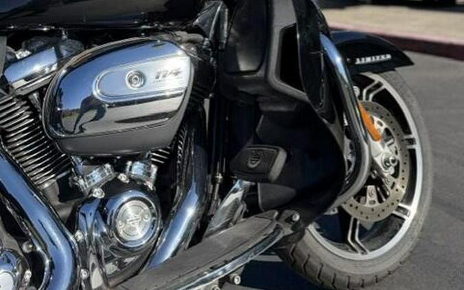 2023 Harley-Davidson Ultra Limited Vivid Black - Black Finish