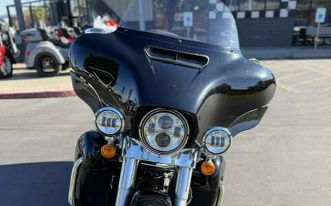 2023 Harley-Davidson Ultra Limited Vivid Black - Black Finish