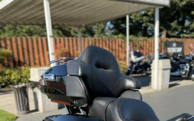 2023 Harley-Davidson Ultra Limited Vivid Black - Black Finish