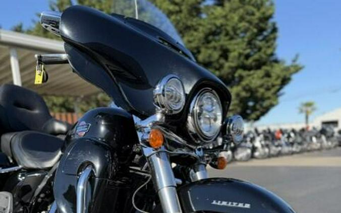 2023 Harley-Davidson Ultra Limited Vivid Black - Black Finish