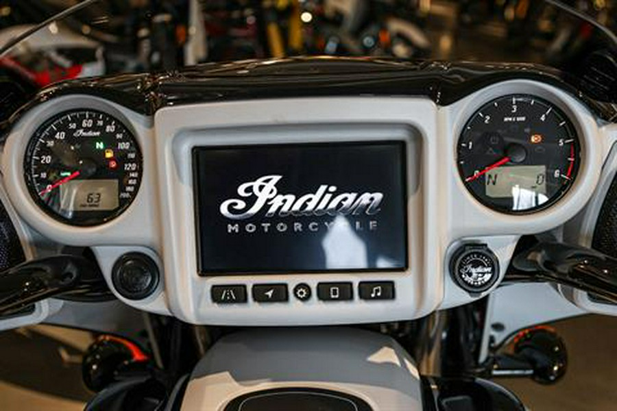 2024 Indian Motorcycle Chieftain® Dark Horse® with PowerBand Audio Package