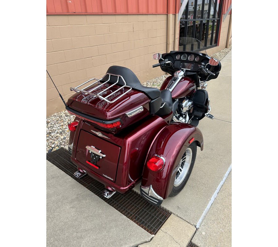 2015 Harley-Davidson Tri Glide Ultra Mysterious Red Sunglo