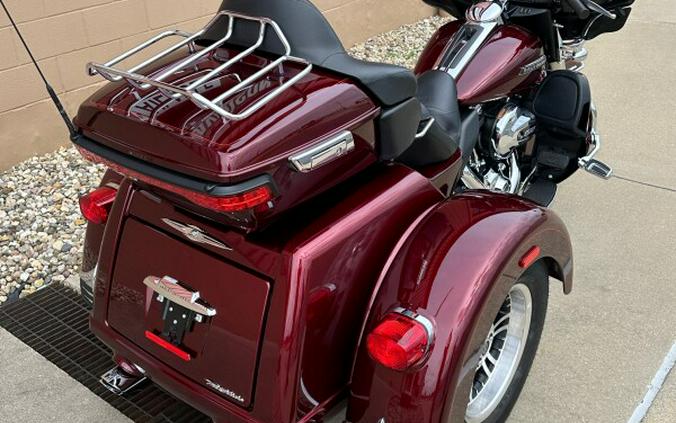 2015 Harley-Davidson Tri Glide Ultra Mysterious Red Sunglo