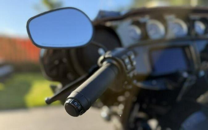 2023 Harley-Davidson Ultra Limited Vivid Black - Black Finish