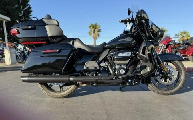 2023 Harley-Davidson Ultra Limited Vivid Black - Black Finish