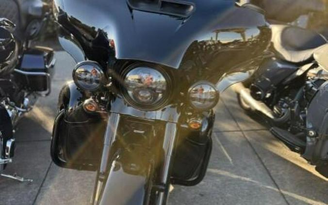 2023 Harley-Davidson Ultra Limited Vivid Black - Black Finish